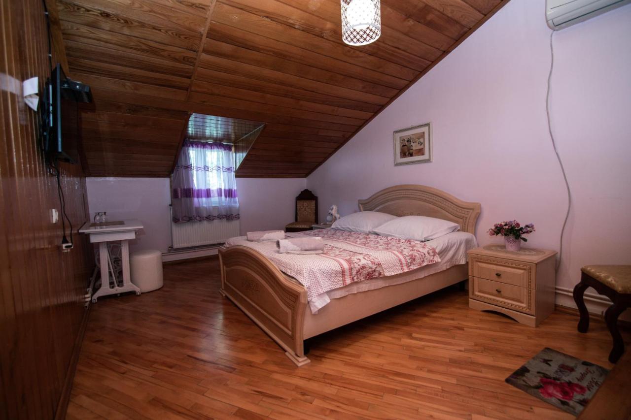 Family Hotel Lago & Wine Cellar Лагодехи Екстериор снимка