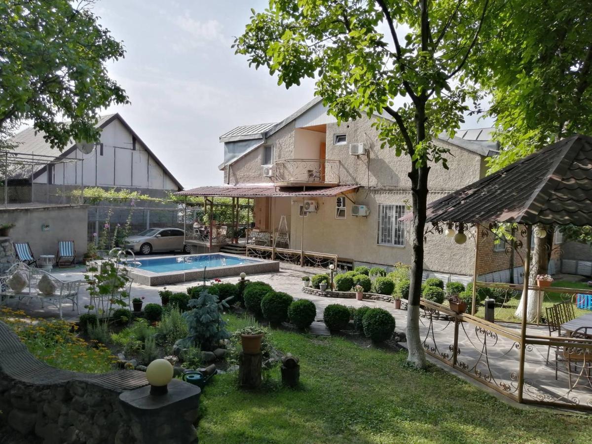Family Hotel Lago & Wine Cellar Лагодехи Екстериор снимка