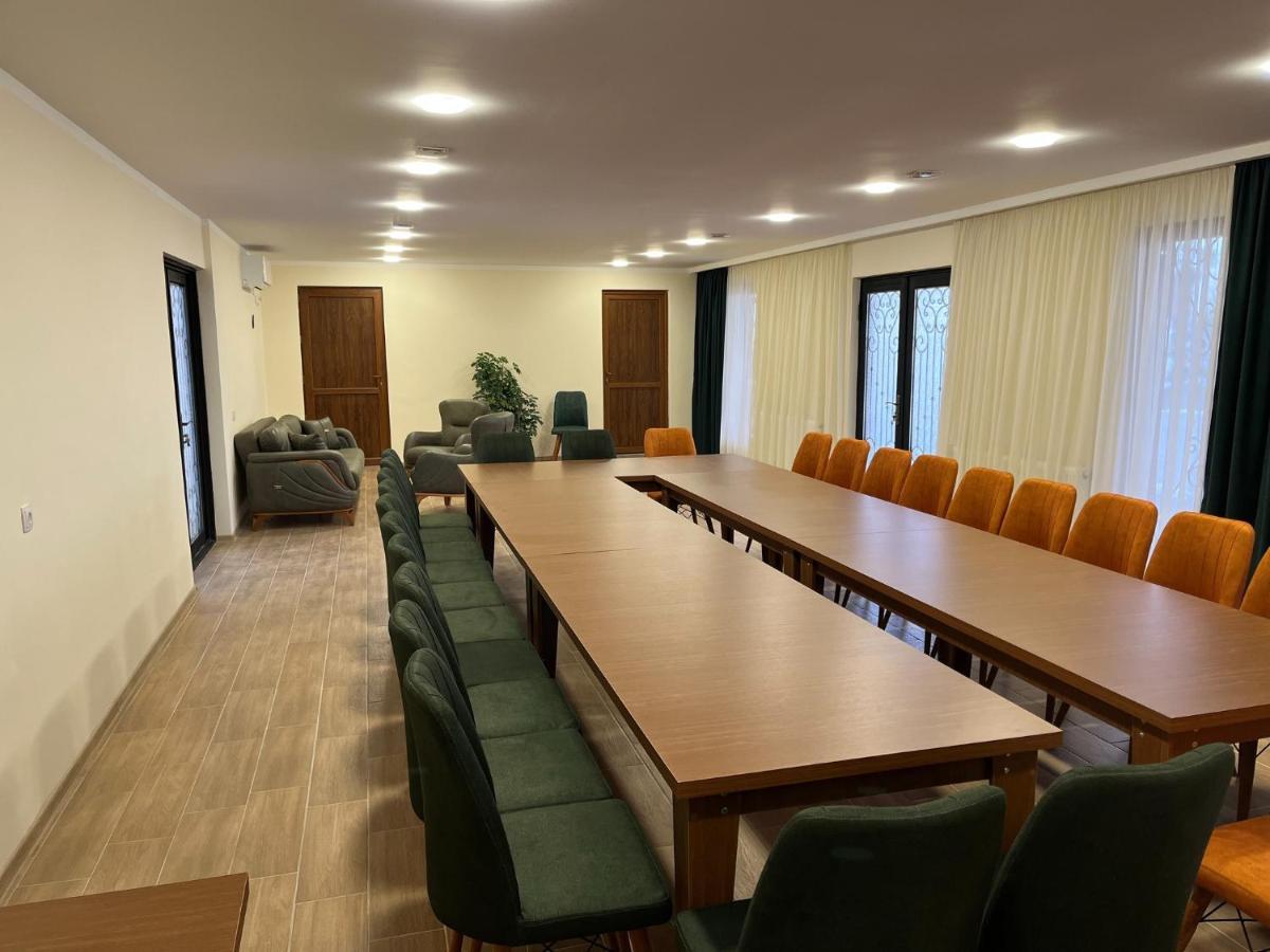 Family Hotel Lago & Wine Cellar Лагодехи Екстериор снимка