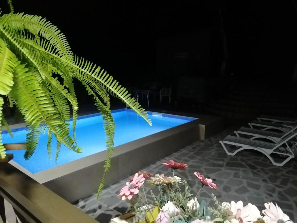 Family Hotel Lago & Wine Cellar Лагодехи Екстериор снимка