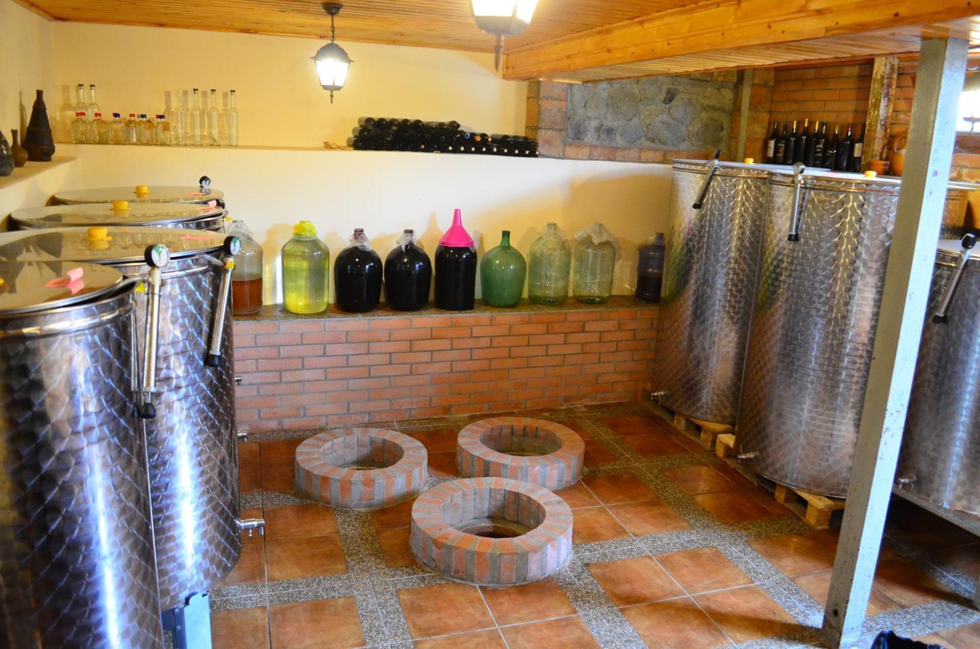 Family Hotel Lago & Wine Cellar Лагодехи Екстериор снимка