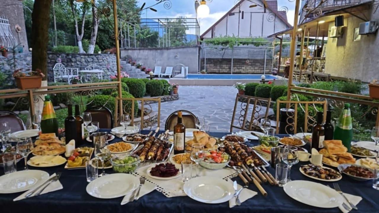 Family Hotel Lago & Wine Cellar Лагодехи Екстериор снимка