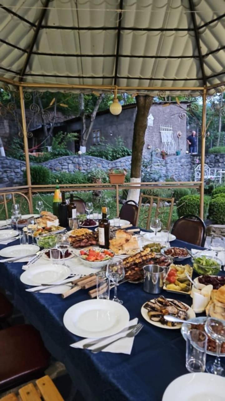 Family Hotel Lago & Wine Cellar Лагодехи Екстериор снимка
