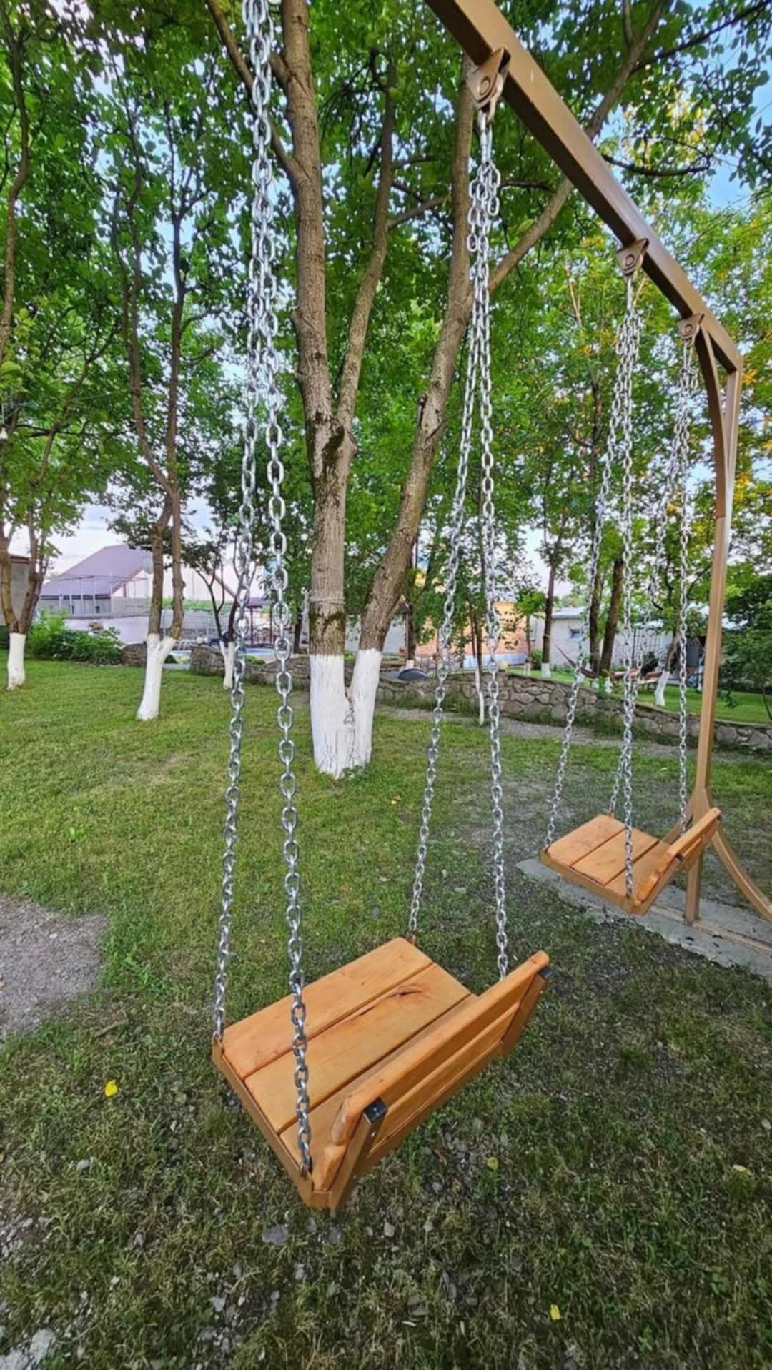 Family Hotel Lago & Wine Cellar Лагодехи Екстериор снимка