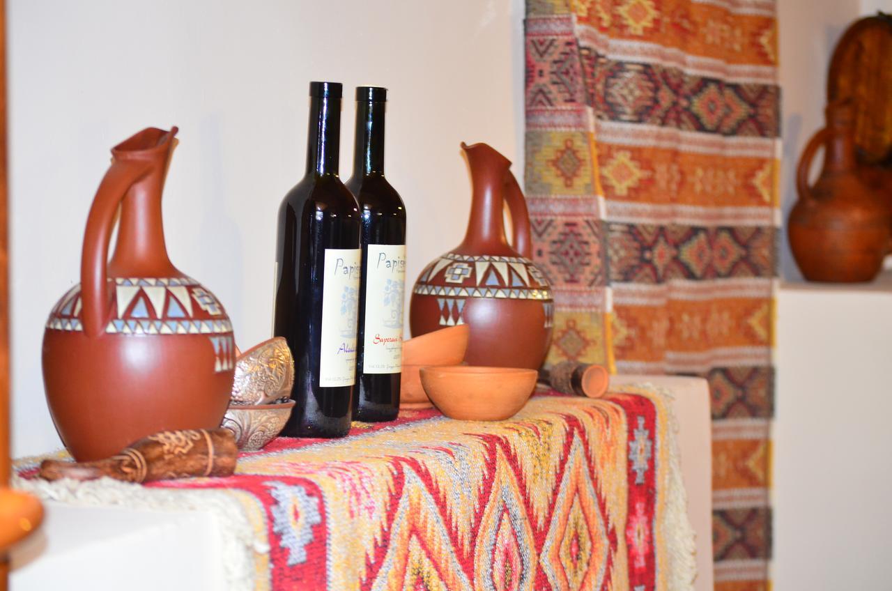 Family Hotel Lago & Wine Cellar Лагодехи Екстериор снимка