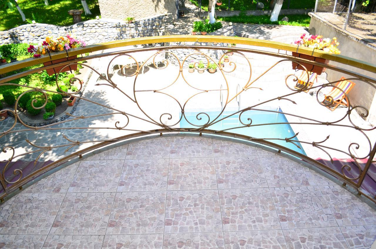 Family Hotel Lago & Wine Cellar Лагодехи Екстериор снимка