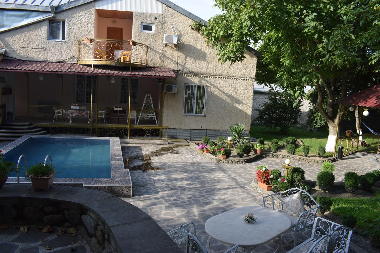 Family Hotel Lago & Wine Cellar Лагодехи Екстериор снимка