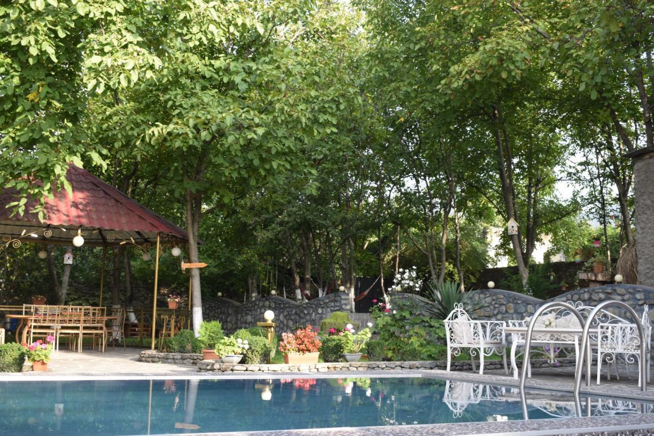 Family Hotel Lago & Wine Cellar Лагодехи Екстериор снимка