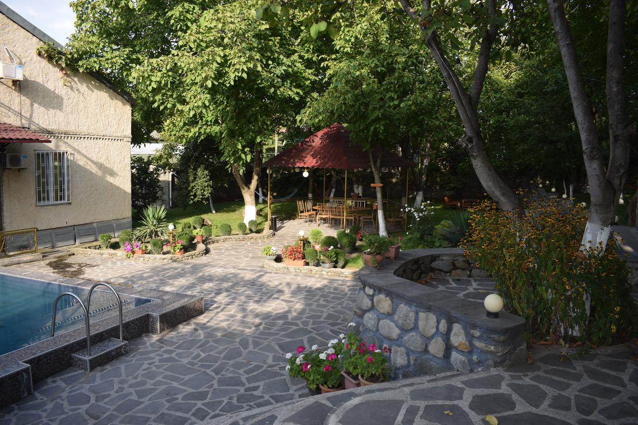 Family Hotel Lago & Wine Cellar Лагодехи Екстериор снимка