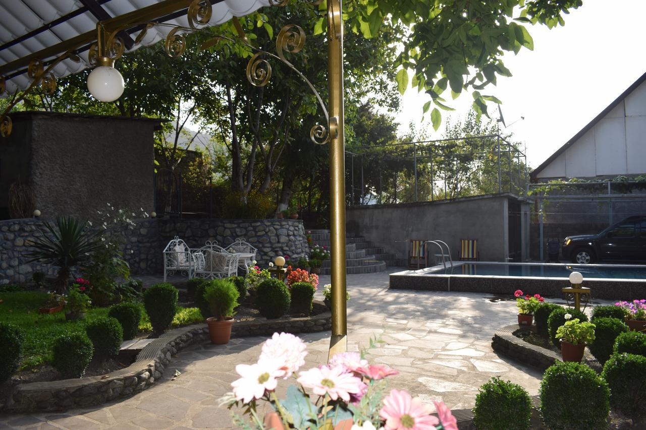 Family Hotel Lago & Wine Cellar Лагодехи Екстериор снимка