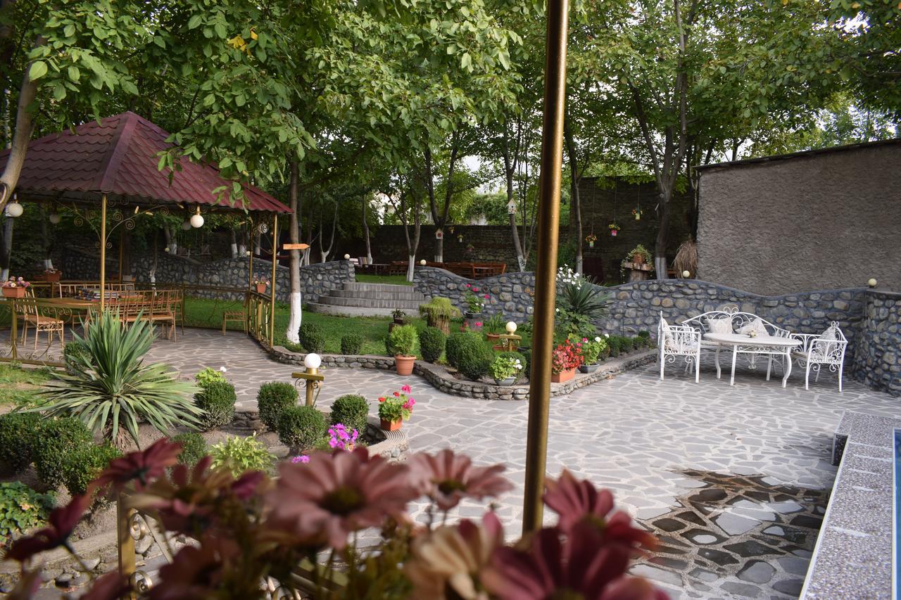 Family Hotel Lago & Wine Cellar Лагодехи Екстериор снимка