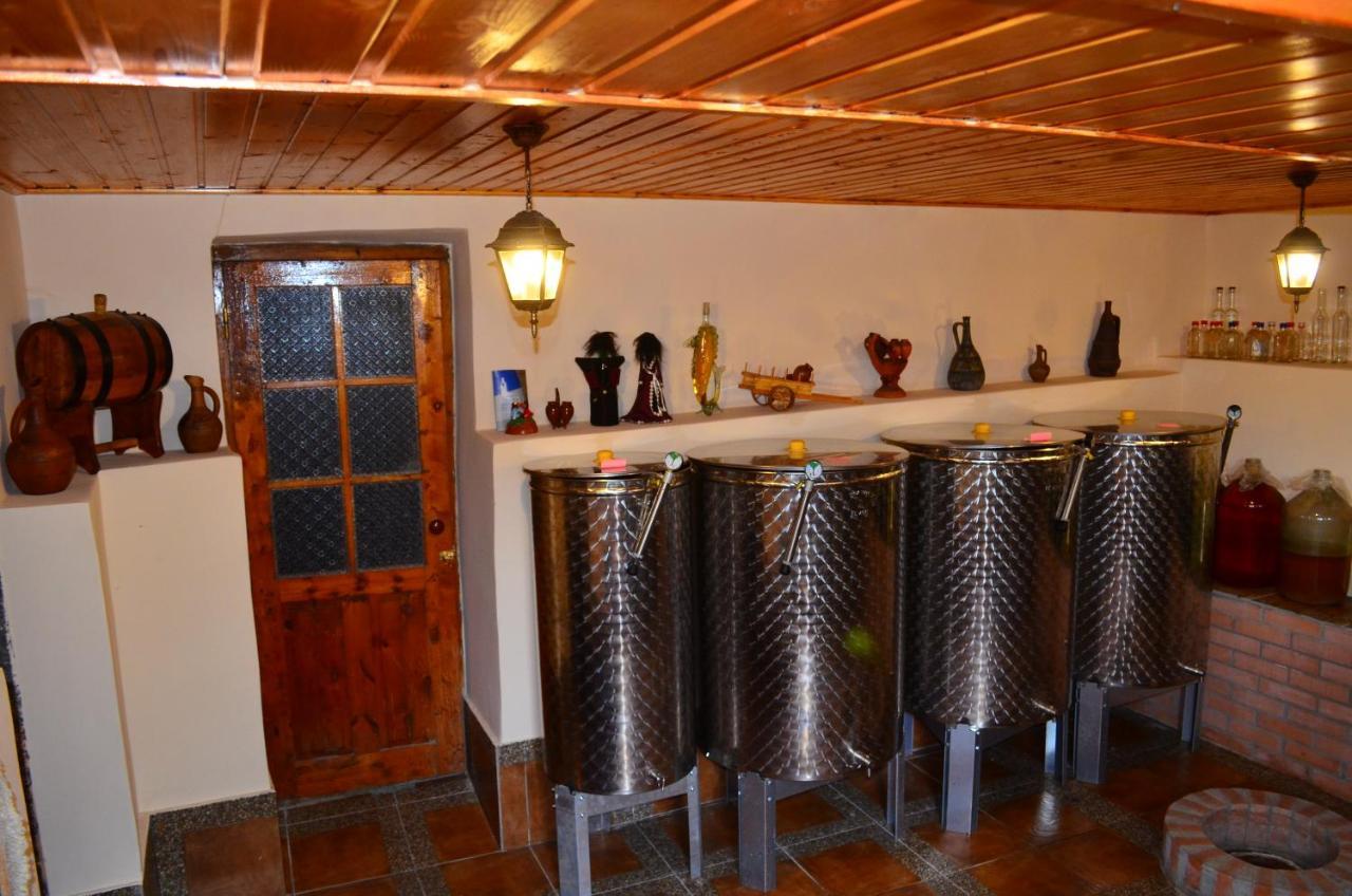Family Hotel Lago & Wine Cellar Лагодехи Екстериор снимка