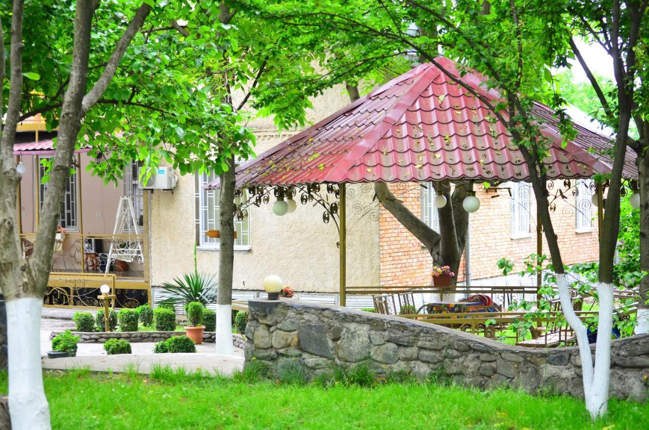 Family Hotel Lago & Wine Cellar Лагодехи Екстериор снимка