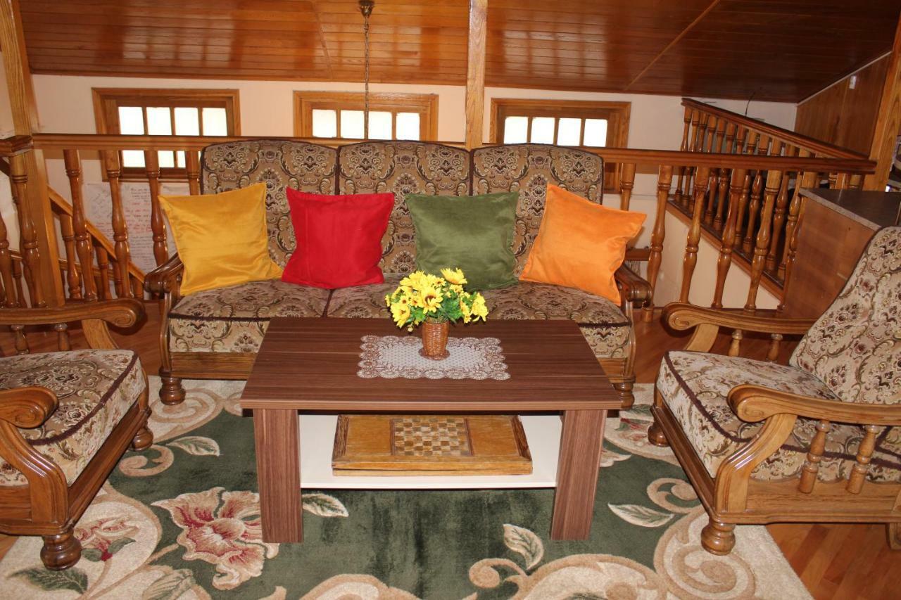 Family Hotel Lago & Wine Cellar Лагодехи Екстериор снимка